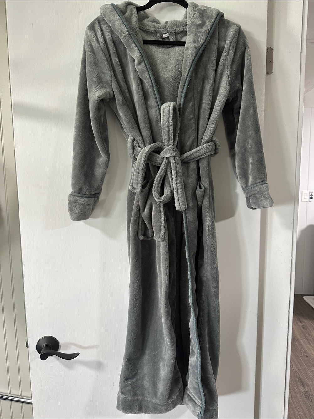 Plush Hooded Bath Robe in Gray 049